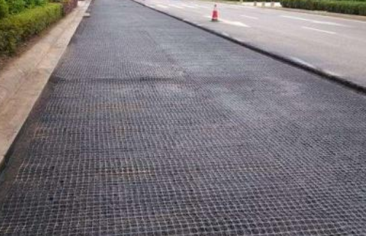 沥青路面施工为什么需要土工格栅?
