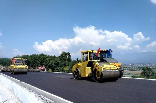 京沪高速公路新沂至江都段扩建工程路面施工